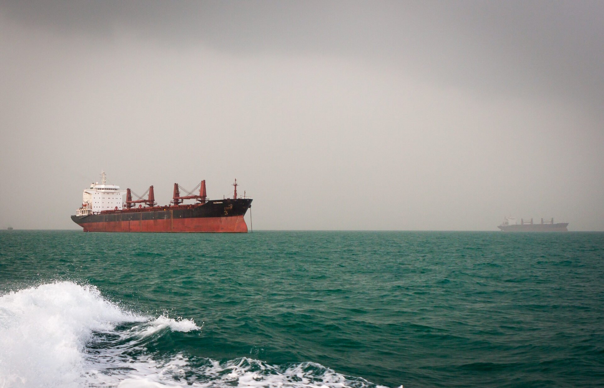 Bulk carrier in the Arabian Gulf amid maritime security risks