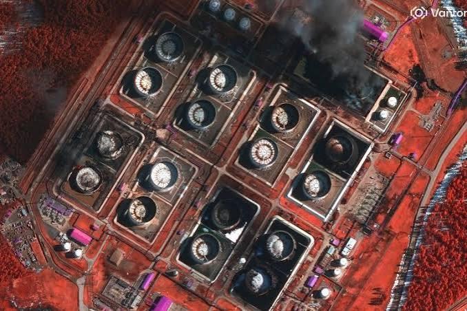 Ambrey Insight: Aerial view of an oil storage facility with multiple storage tanks and thick black smoke, highlighting threats to energy infrastructure amid the Russia-Ukraine conflict.